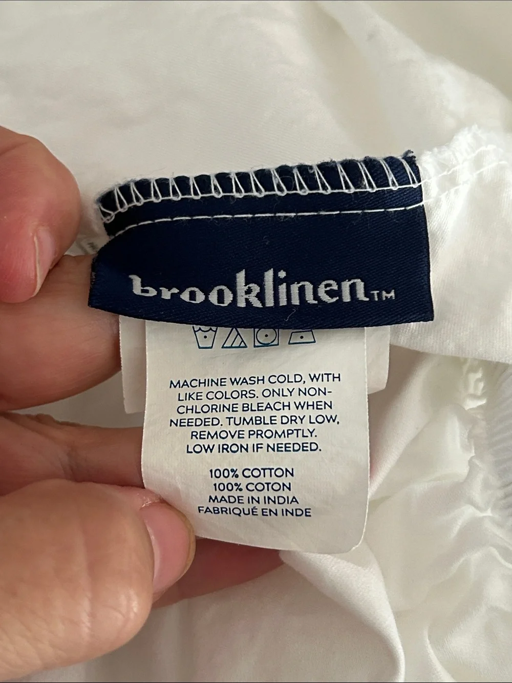 Brooklinen Classic Percale Cotton Fitted Sheet in White - Twin XL